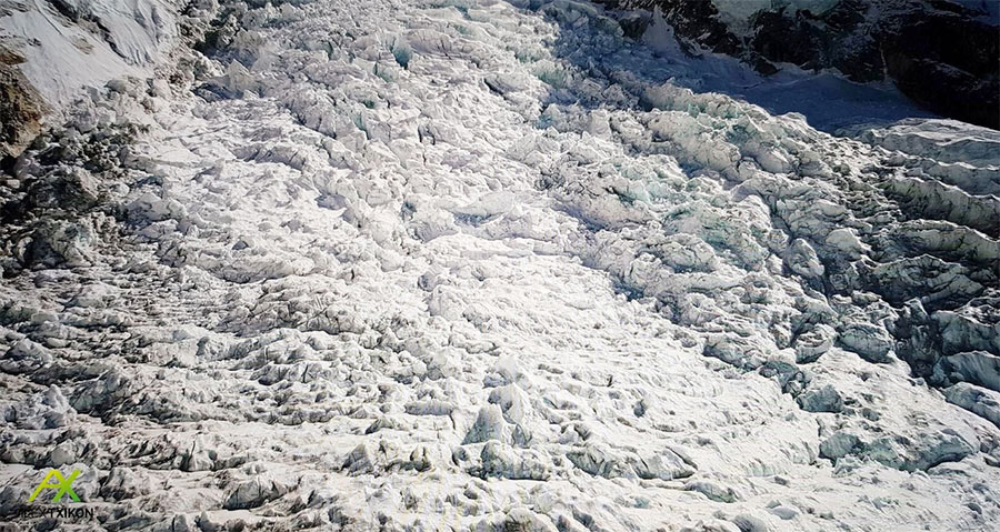 La cascada de hielo a vista de dron